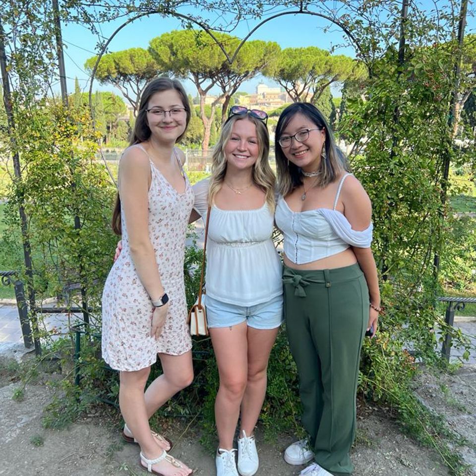 italy gardens abroad students smile
