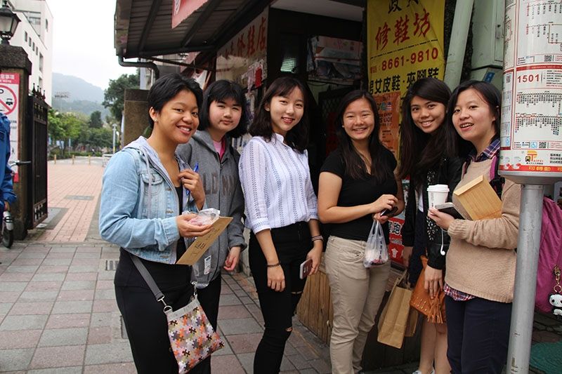 taiwan students smile
