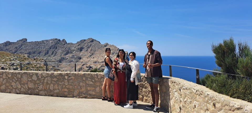 Group of students by the ocean in Palma de Mallorca