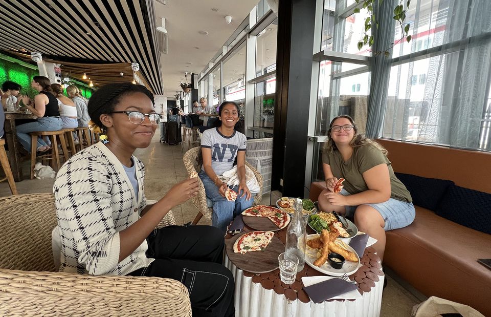 sydney abroad students meal together