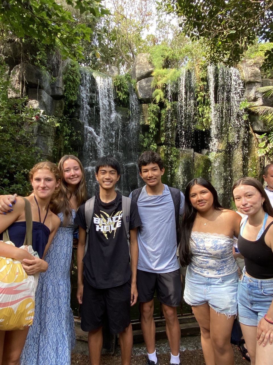 students at aquarium