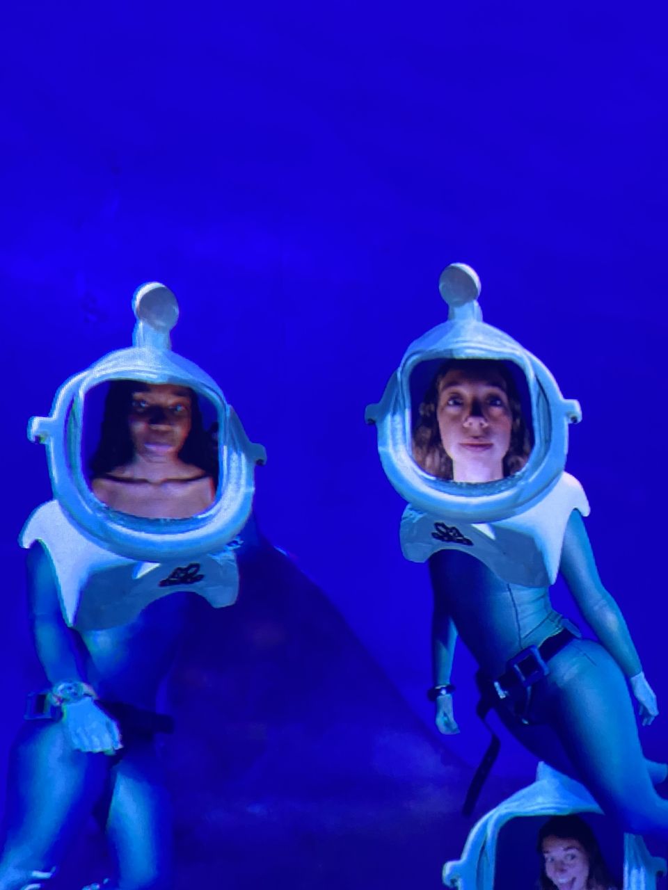 students at aquarium