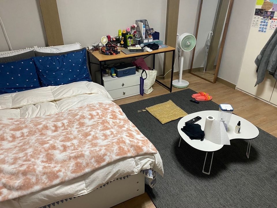 Ria's room