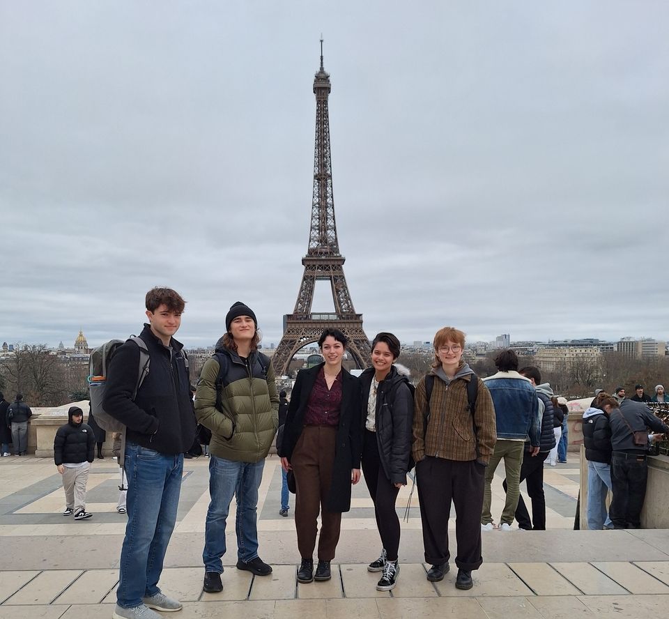 Students in front of the Eiffel tower