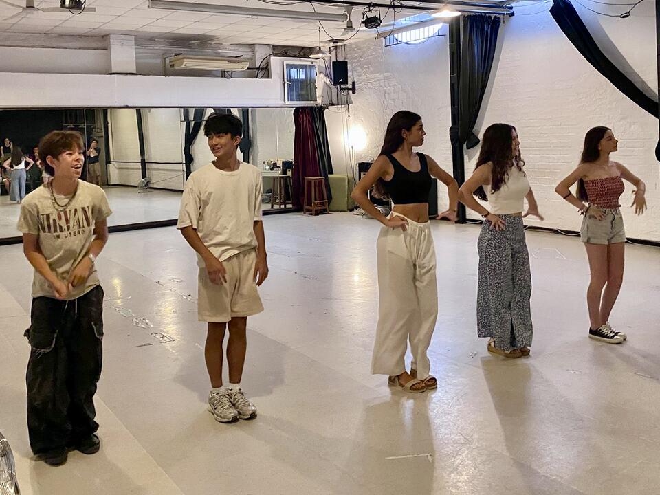 Students striking a pose demonstrating the "actitud flamenco"