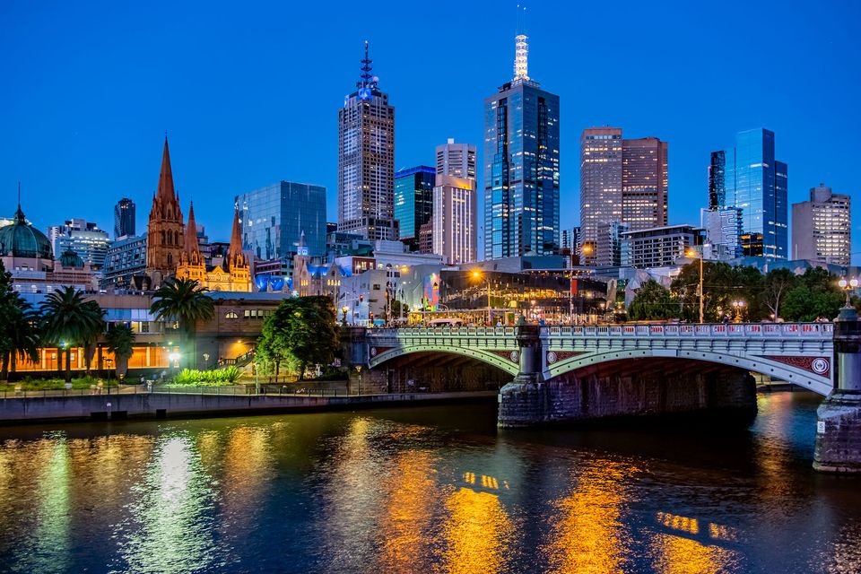 melbourne-skyline-yarra-river-dusk