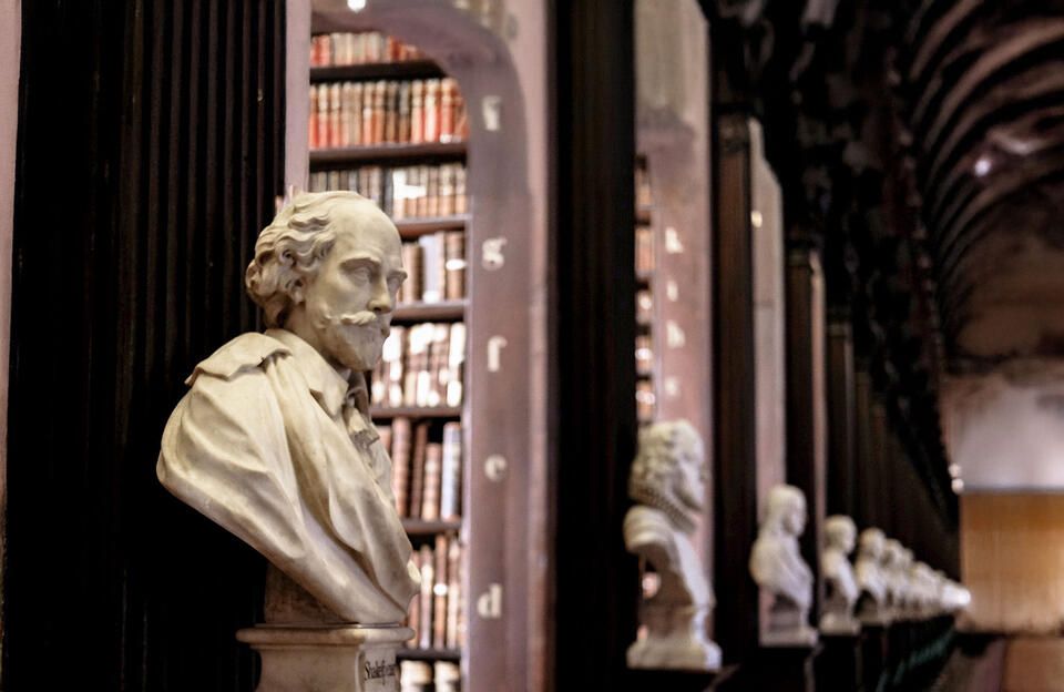dublin-shakespeare-bust-trinity-college-library