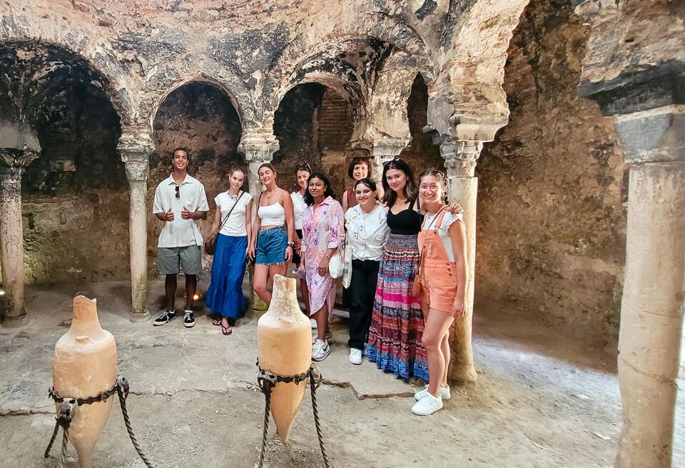 palma-large-student-group-arab-bath-tour