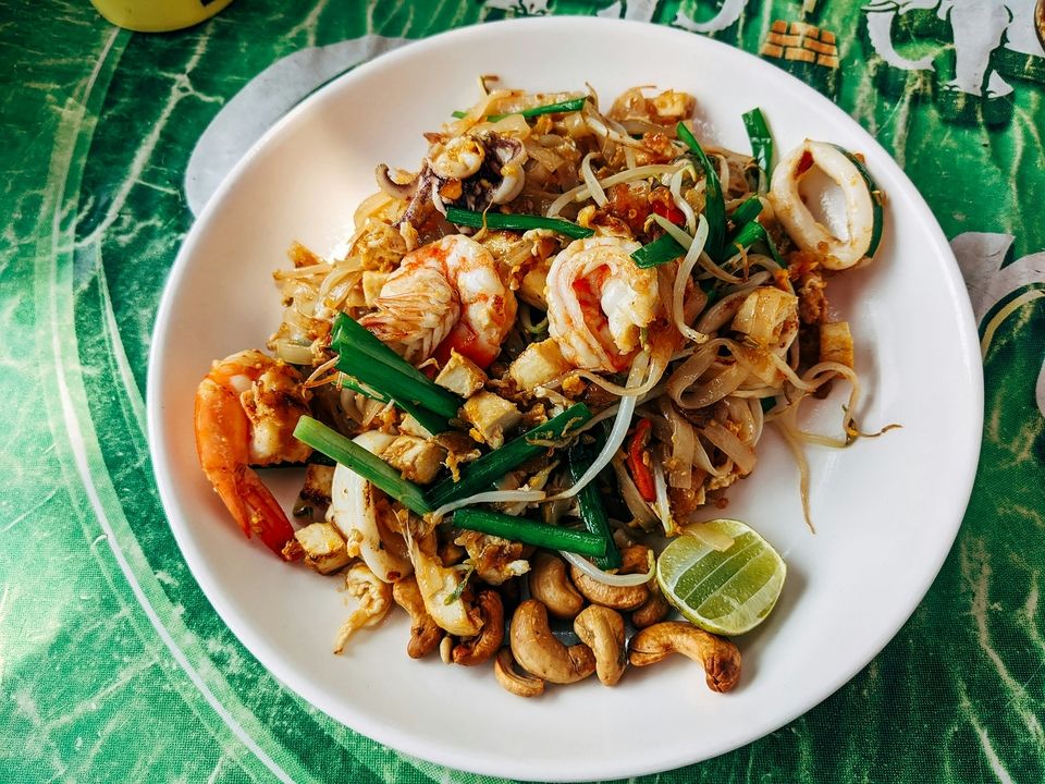 Pad thai meal