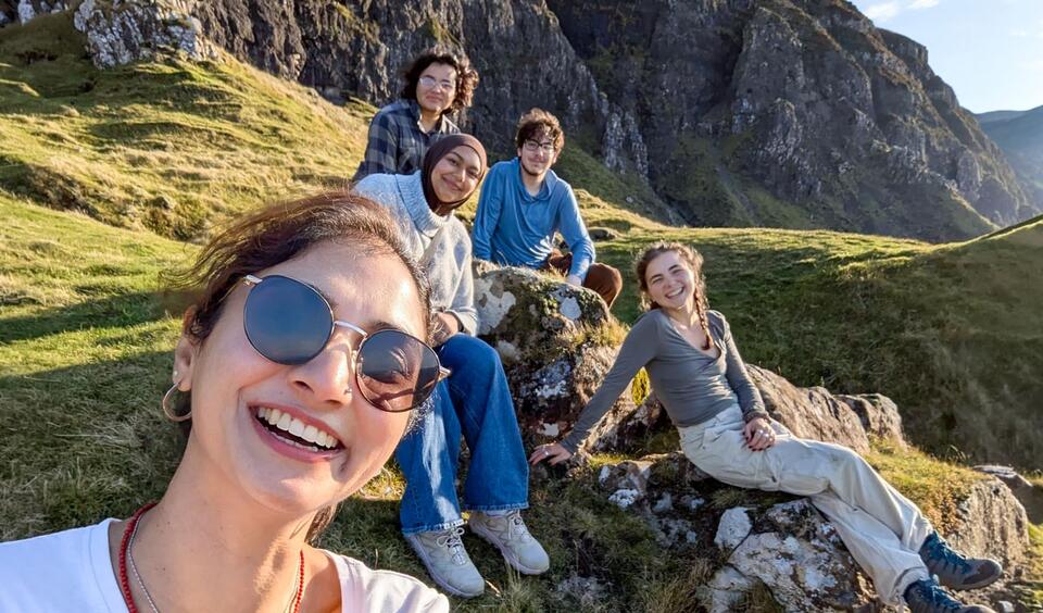 edinburgh-student-group-photo-hillside-rocks