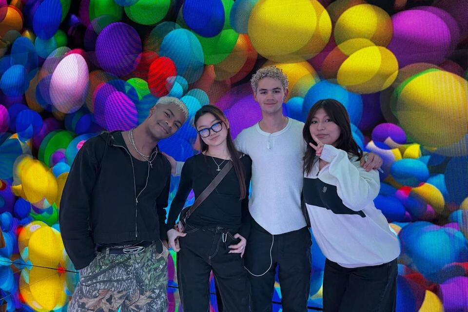 Students pose for photo at Balloon Museum in Berlin