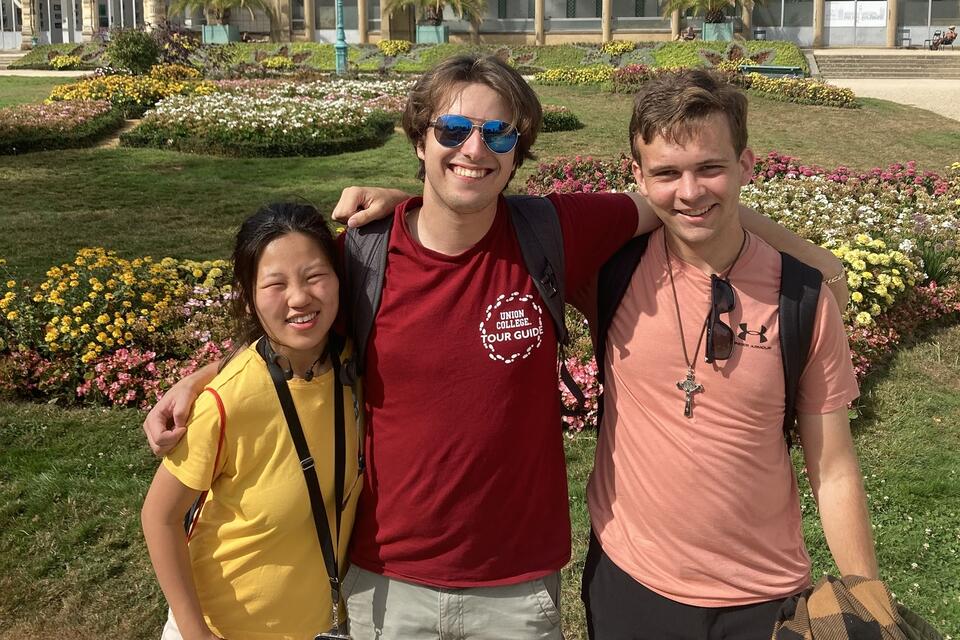CIEE Rennes students posing for picture in front of flowers at Thabor Park in France